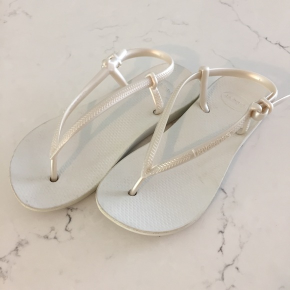 havaianas white flip flops
